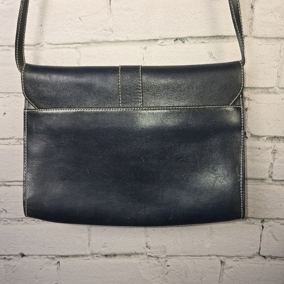 Liz Claiborne Navy Crossbody Bag - Picture 10 of 10